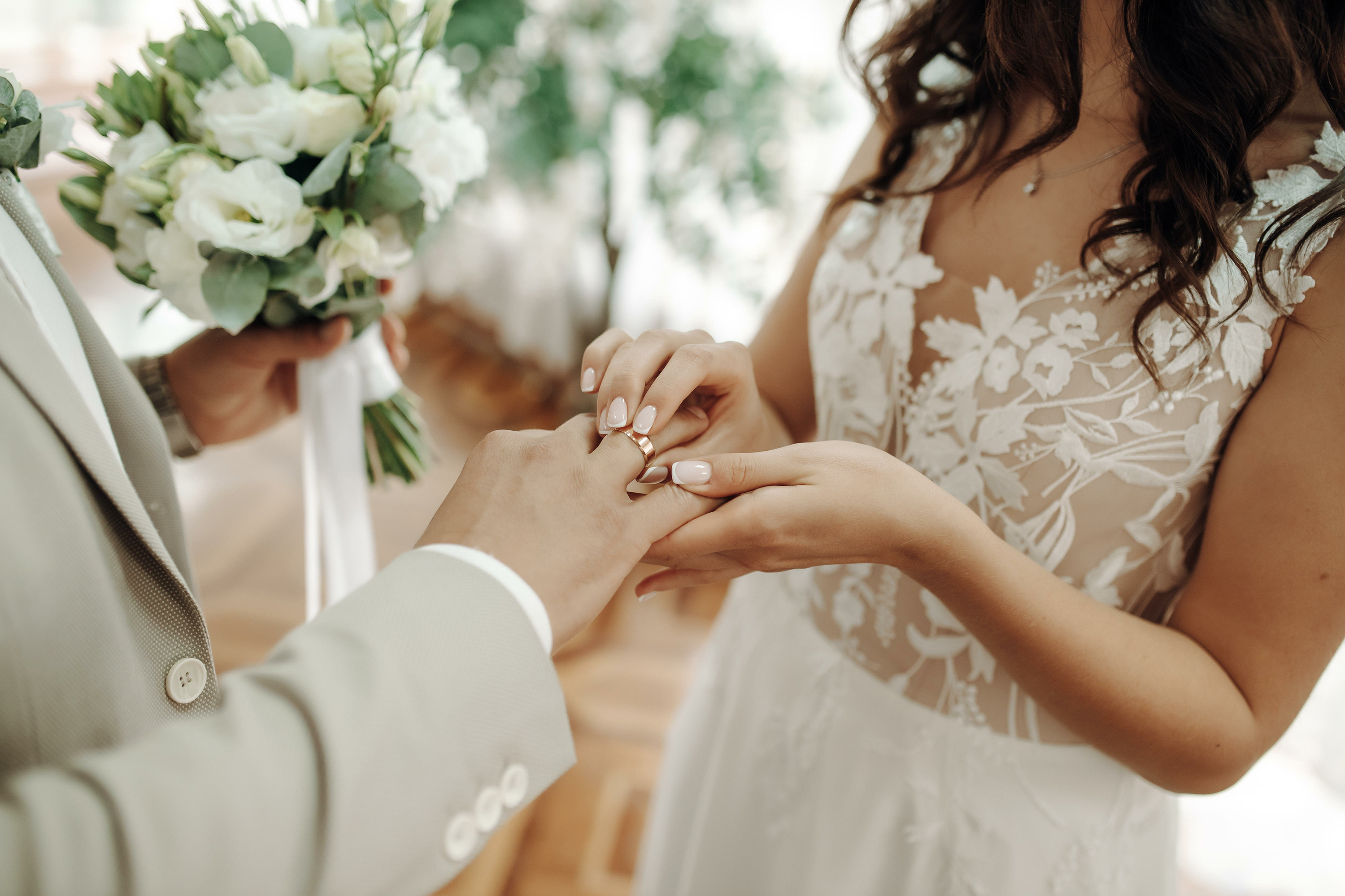 hands-ohands-newlyweds-with-wedding-rings-wedding-bouquet_cop667ddb60d23d8hands-ohands-newlyweds-with-wedding-rings-wedding-bouquet_copy.jpg